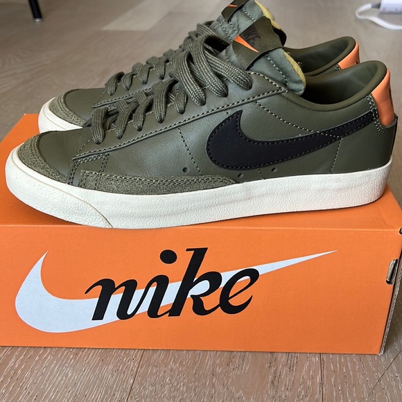 NIKE Green Blazer '77 Low Sneakers - Picture 7 of 9